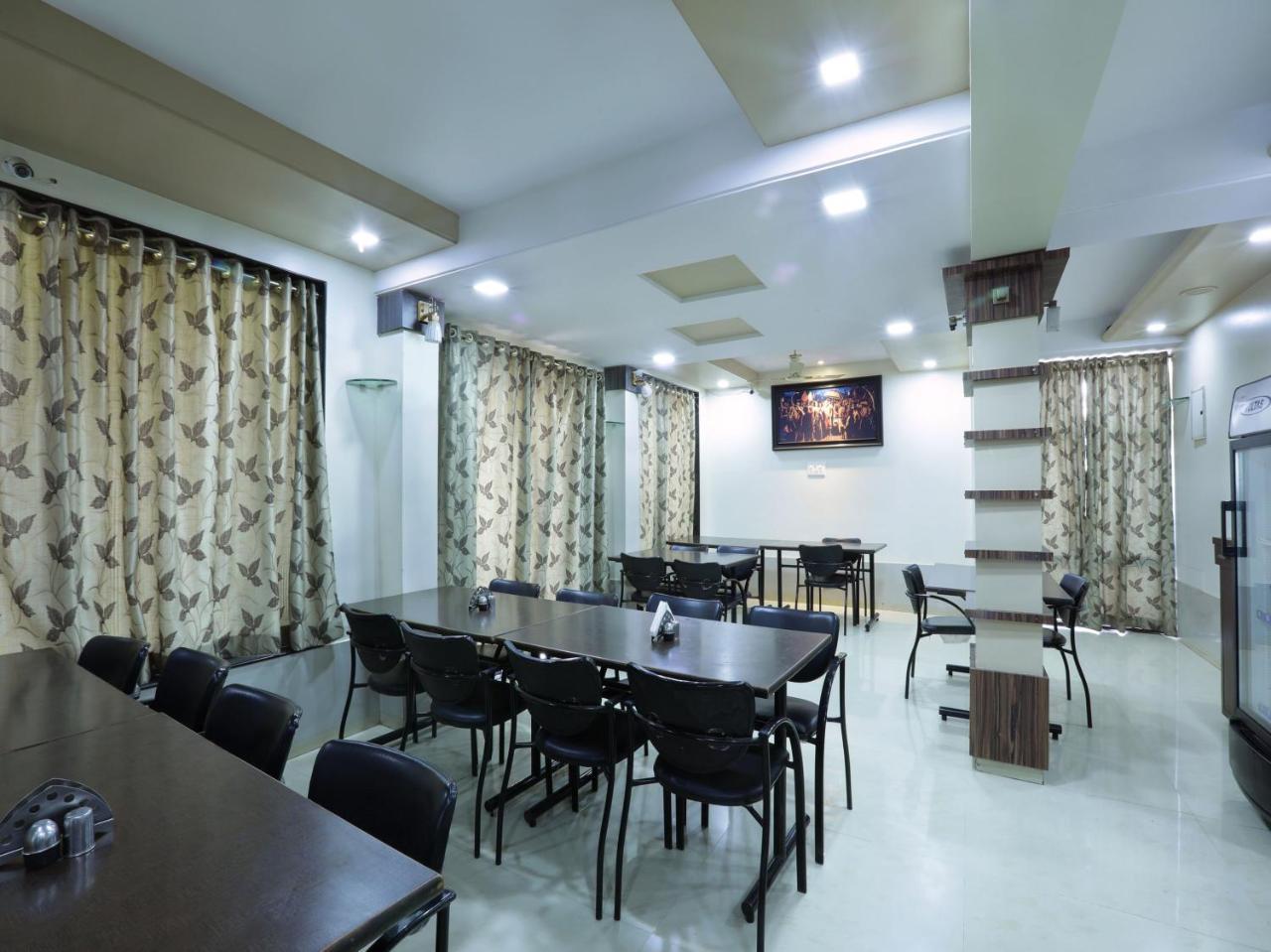 Oyo 4198 Hotel Shri Sai Murli Shirdi Zewnętrze zdjęcie